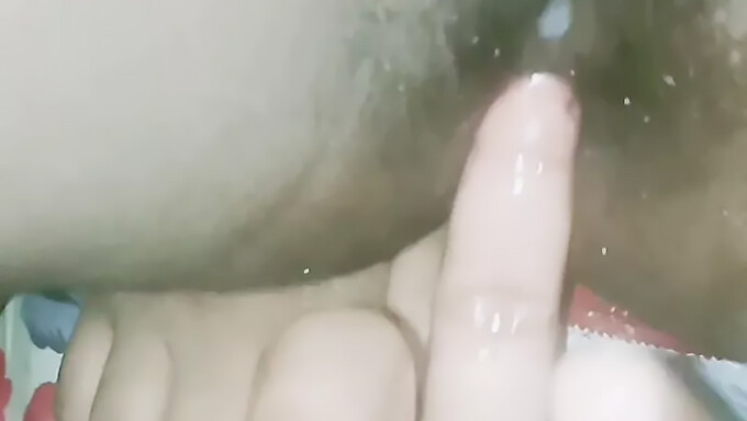 Desi-Teenagerens Hjemmelavede Video Af Analsex Og Blowjob