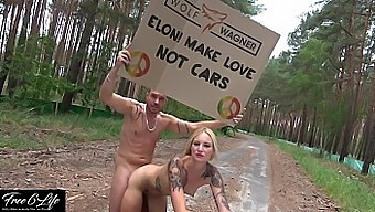 Erotické Video S Blond Německou Dívkou Protestující Proti Elonu Muskovi