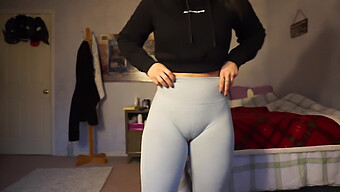 Belleza Americana En Pantalones Cortos De Cameltoe Recibe Una Follada En Su Coño Apretado