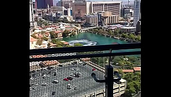 Hood N. Seduce A Una Perra Blanca En El Cosmopolita De Las Vegas Para Una Garganta Profunda Y Una Corrida Facial