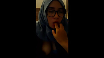 Keahlian Blowjob Gadis Hijab Indonesia