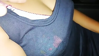 Grandes Tetas Y Coño Mojado En El Video Amateur De Mamá India