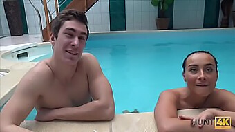 Sexe Privé Dans La Piscine Avec Pick Up