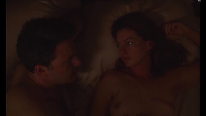 Naked American Milf Anne Hathaway In A Steamy Scene