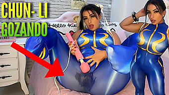 Orgasmo Bagnato E Disordinato Di Una Ragazza Cosplay Manga Con Il Suo Hentai Tachi