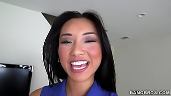 Remaja Asia Alina Li Menerima Blowjob Besar Dari Brannon Rhoades