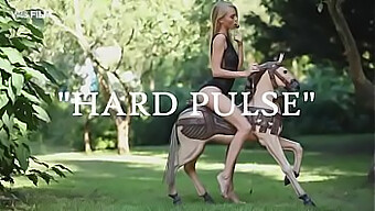 ดู Hard Pulse ในวิดีโอ Fetish นี้