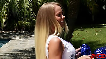 Cheerleaderka Z Dużymi Naturalnymi Cyckami Dostaje Brutalny Creampie