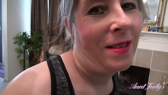 La Milf Grace Montre Ses Gros Seins Naturels En Entraînement Pov