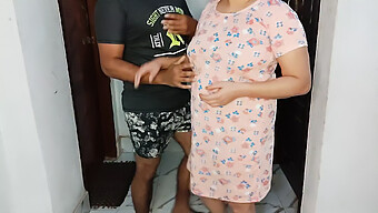 Adik Tiri Deshi Digoda Di Dapur