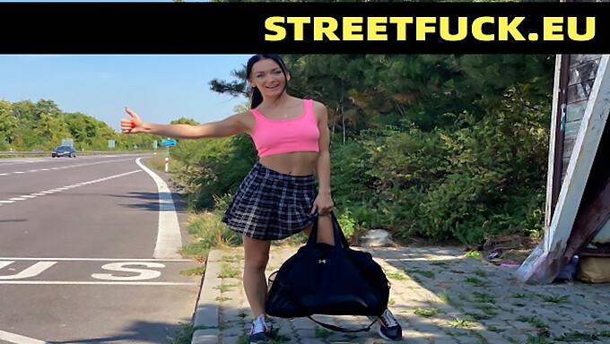 スラットなヒッチハイク美女と車の中でイキまくる!