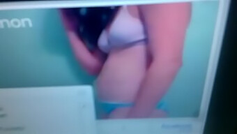 Omegle 18+ Teen Devient Coquine Devant La Caméra