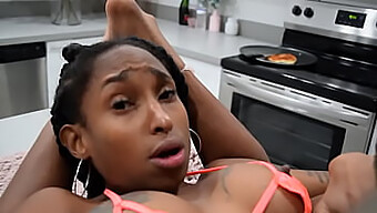 Ebony-Pornostjernen Porsha Carrera Giver Oral Nydelse Til Pornostjernen Lana Ryders Fisse