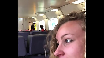 El Público De Angel Emily Se Traga La Leche Y Hace Una Mamada En Un Tren