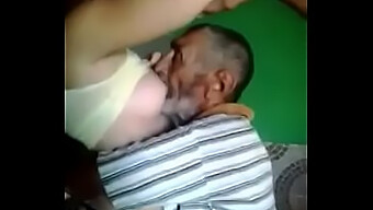 Hombre Maduro Y Chica Joven Teniendo Sexo