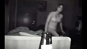 Des Étudiantes Deviennent Coquines Dans Une Vidéo Amateur Faite Maison