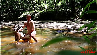 Facesitting And Cumshot In A Lake Houston Park