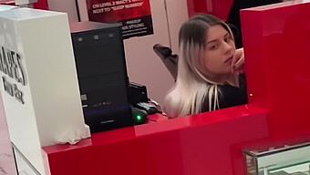 Lexy Villa, La Milf Ébano, En Un Video Enfocado En Bultos