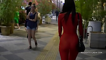 Une Milf En Robe Transparente Se Fait Pilonner En Public