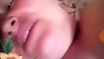 Wanita Gemuk Cantik Dengan Payudara Besar Menjadi Nakal Dalam Video Porno Dewasa