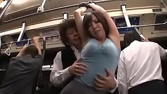 Sexe Japonais Dans Un Bus: Une Balade Chaude