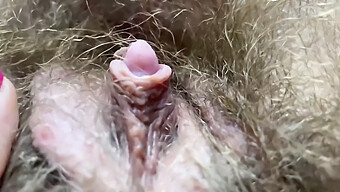 Coño Indio Con Gran Clítoris Eyacula En Orgasmo