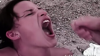 Pov Teen: Una Teen Caliente Hace Una Mamada Al Aire Libre Y Folla Brutalmente