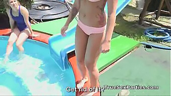 Fetele Fierbinți Din Bikini Sunt Futute De Un Grup De Adolescenți Excitați