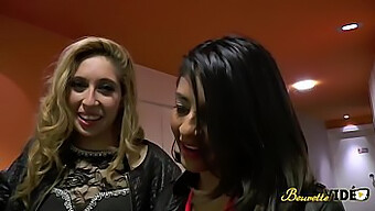 Blonde Bomber Sherine Og Anaïs Deltar I En Het Trekant