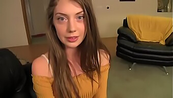 Jeune Fille De 18 Ans: Elena Koshka Dans Une Vidéo Mignonne Et Sexy