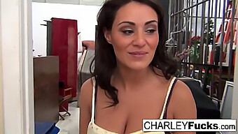 A Performance Solo De Charley Em Vídeo Hd.